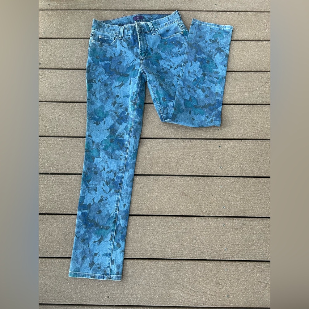 97. NYDJ Printed Floral Skinny Denim Jeans
Size 4